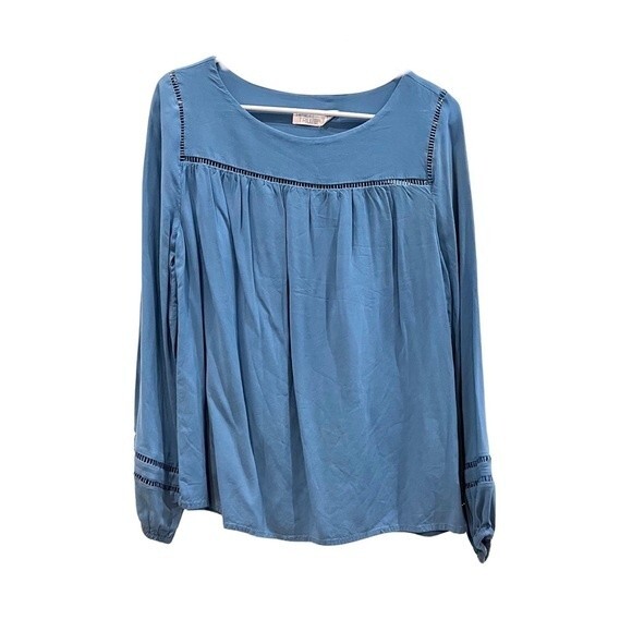 Long sleeve blue top with lace trim size medium - Picture 2 of 4